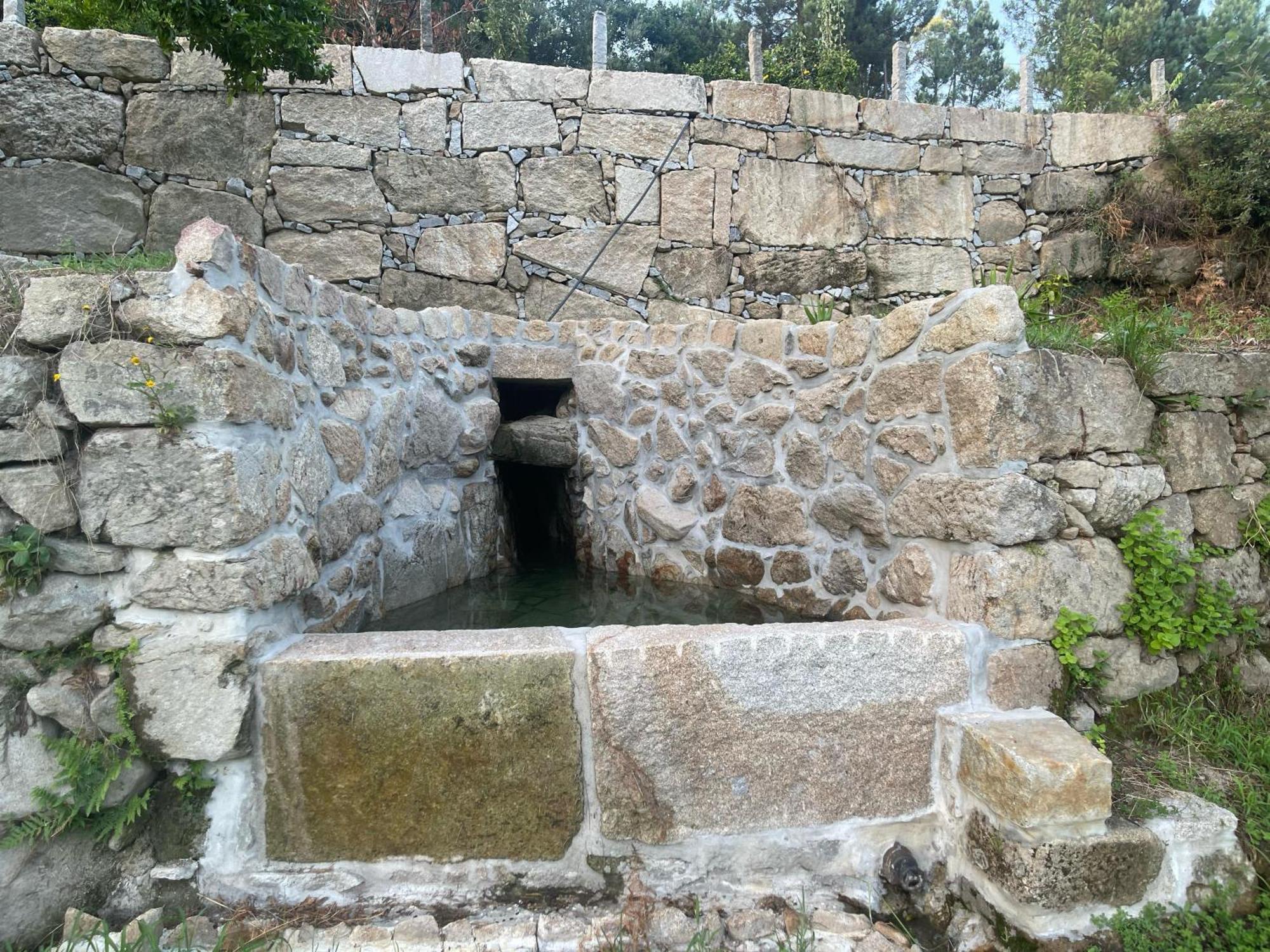 Nascente, Place In Nature Next To A Waterfall Loureiro (Porto)